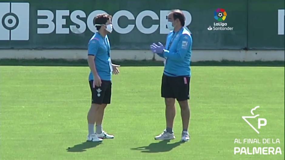 Centros y remates a portería en el entrenamiento del Betis