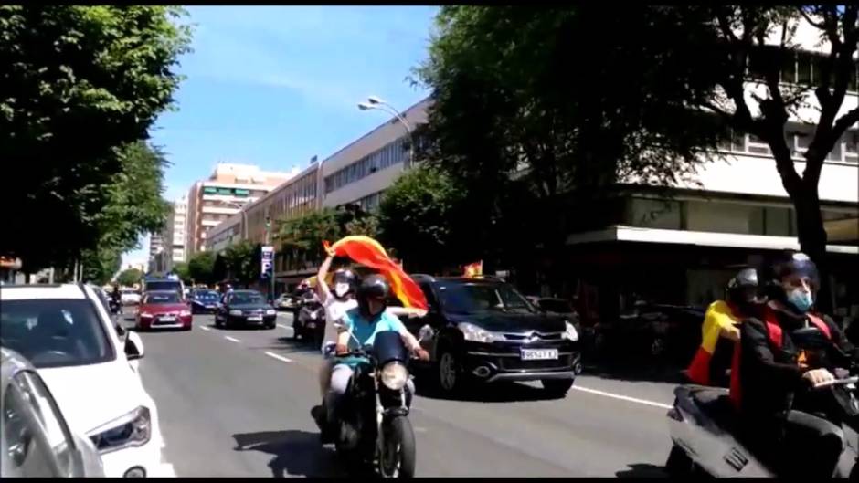Caravana de Vox en protesta por la gestión de Pedro Sánchez en la crisis del coronavirus