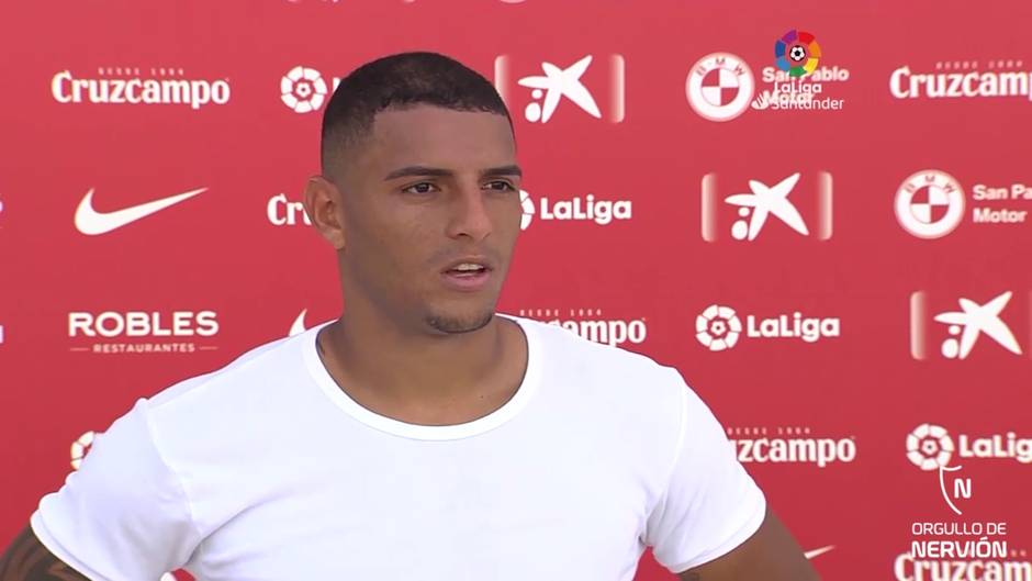 El defensa del Sevilla FC Diego Carlos mira al derbi contra el Betis del día 11