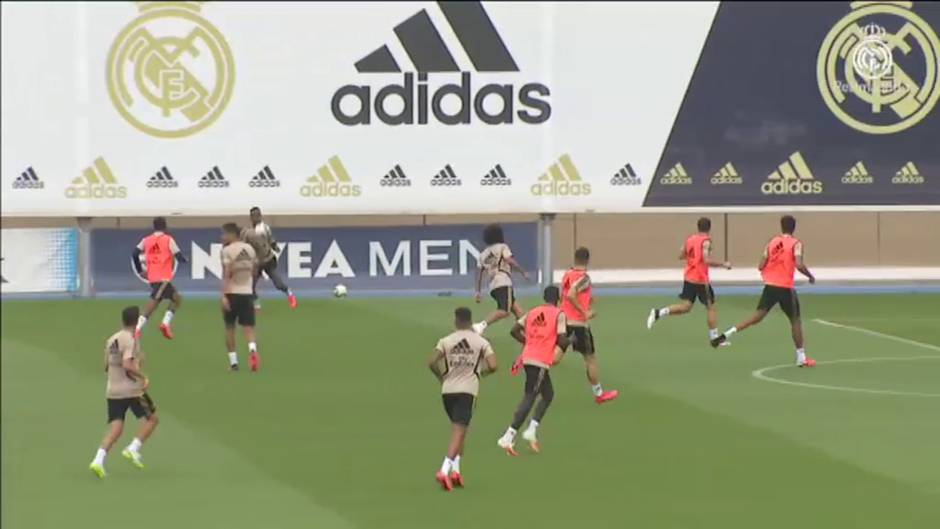 Más balón que trabajo físico en el entrenamiento del Real Madrid