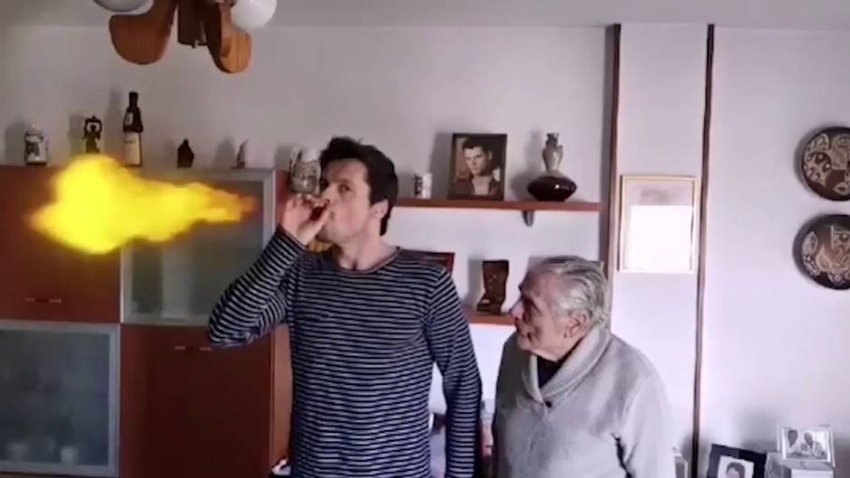 Octavi Pujades cuida de su padre, ahora ingresado en el hospital