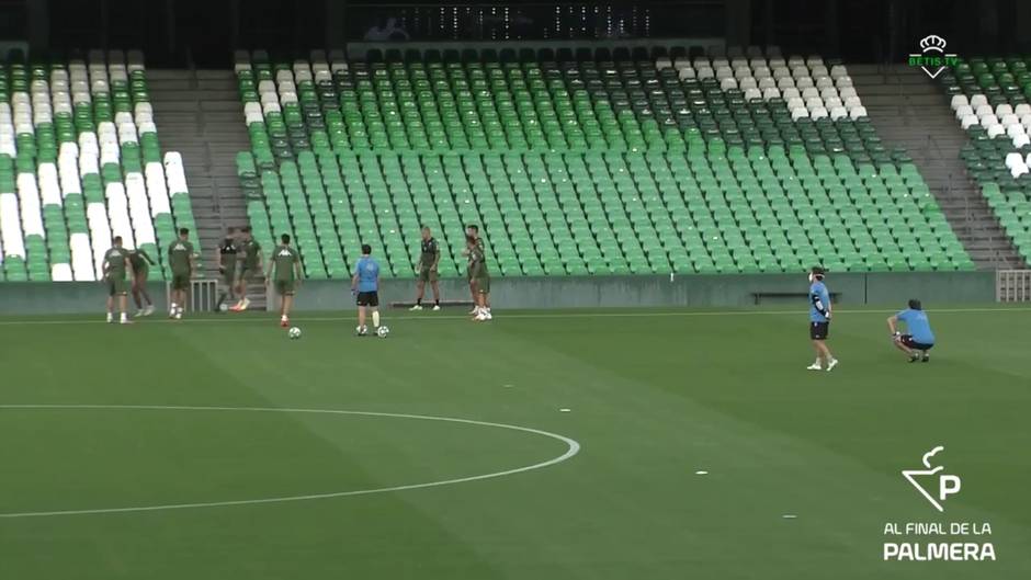 Nuevo entrenamiento nocturno del Betis para adaptarse al horario del derbi