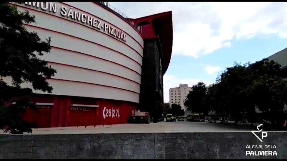 Derbi Sevilla-Betis: Ambiente en los alrededores del estadio Ramón Sánchez-Pizjuán