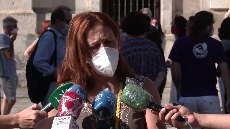 Universidad de Sevilla protesta contra gestión de las clases