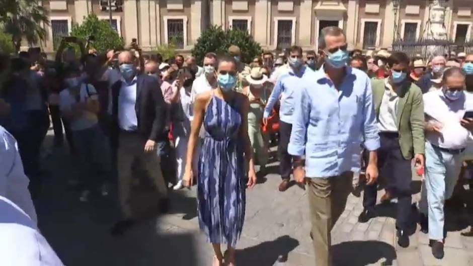 Los reyes promocionan los patios de Córdoba junto a la vicepresidenta Calvo