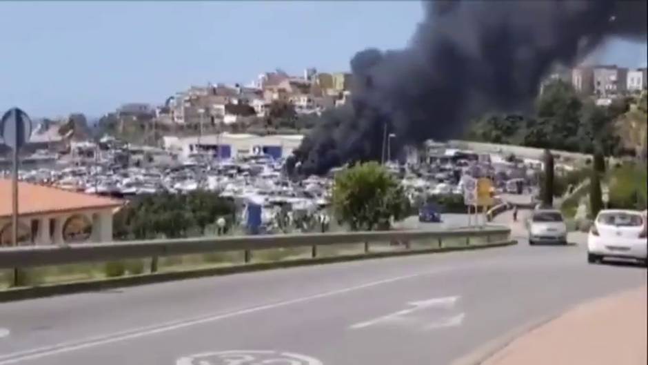 Grave incendio en el puerto deportivo de Palamós