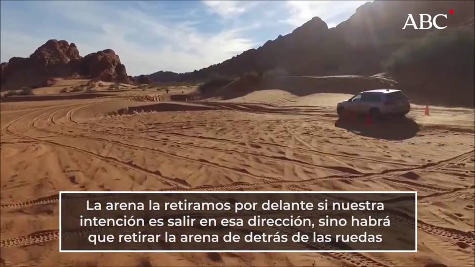 Cómo sacar tu coche de la arena si te has quedado atrapado