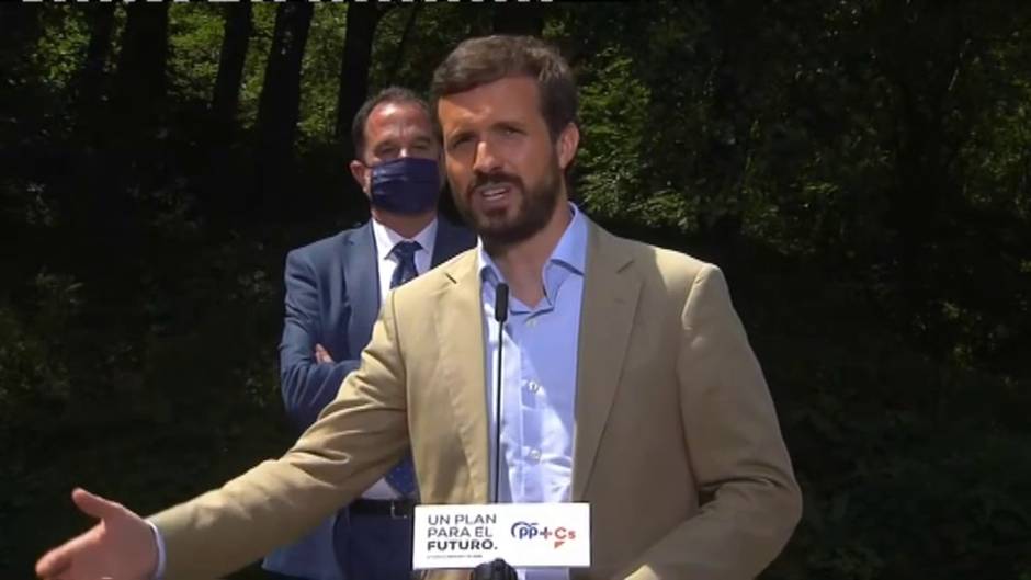 Casado acusa a Sánchez de hipócrita al "confesar" a un medio italiano que nunca se planteó pactar con el PP