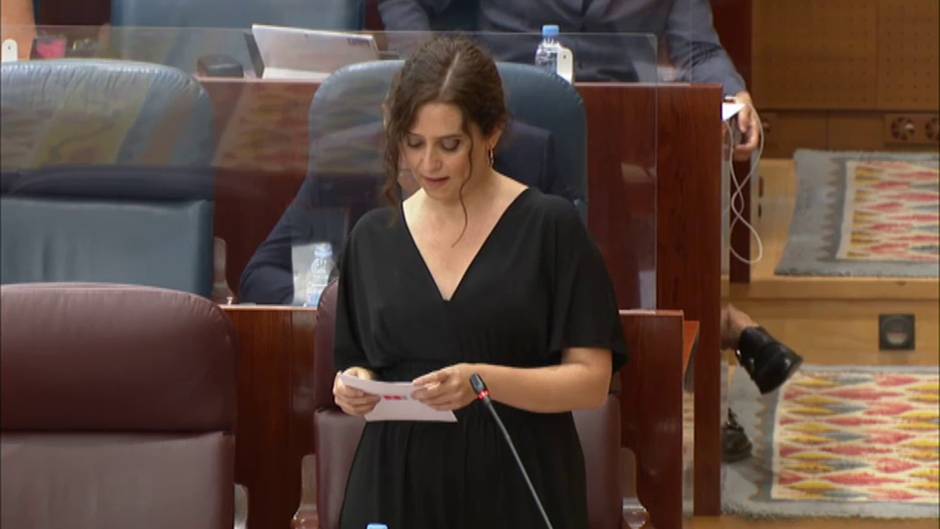 Ayuso dice que habría ido "andando descalza a China" para traer el material con sus "propias manos"