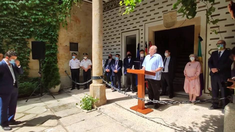 Homenaje a las víctimas del coronavirus en la Cámara de Comercio de Salamanca