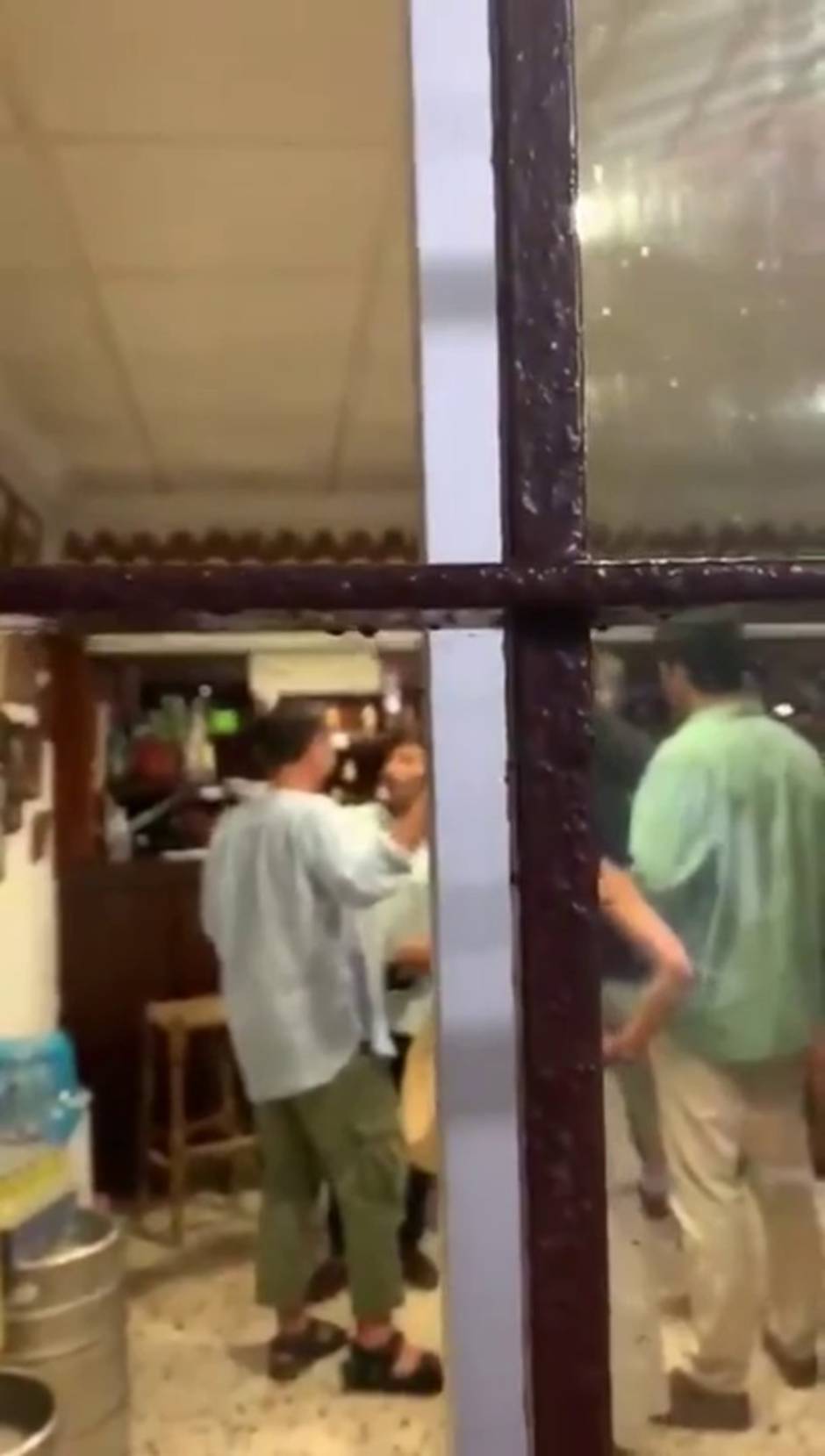 Monedero, increpado en un bar en Sanlúcar