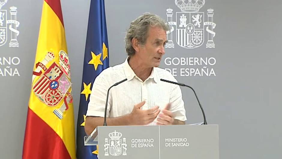 Simón: "Sabemos que hay personas que se montan en los aviones para llegar a España ya con sintomatología"