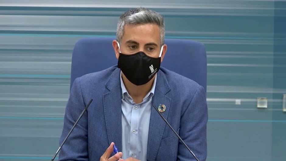 Cantabria estudia prohibir fumar en la calle