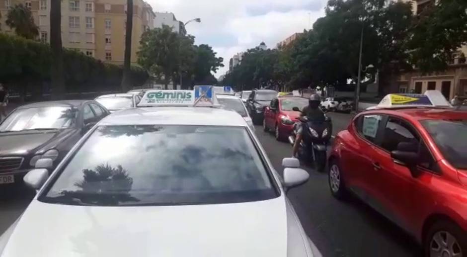 Manifestación de las autoescuelas de la Bahía de Cádiz