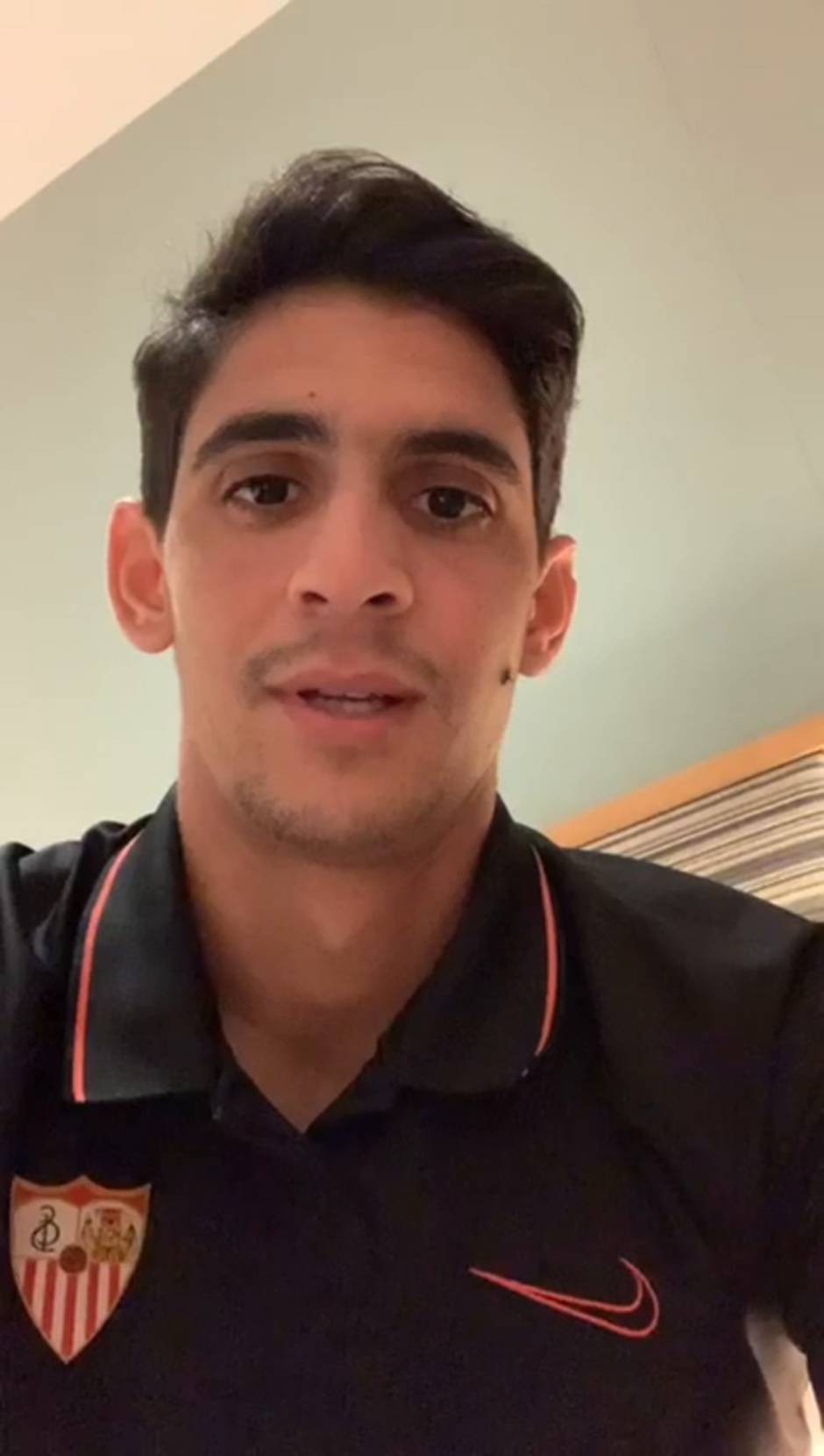 El portero del Sevilla FC Bono manda un mensaje a la afición antes de las semifinales de la Europa League ante el Manchester United