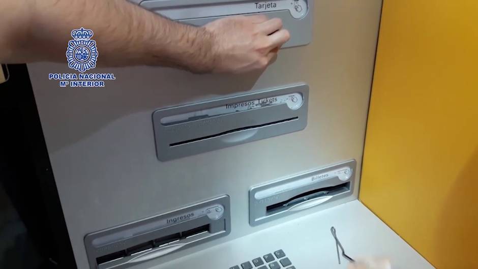 Detenidos seis miembros de grupo organizado por estafar con el método 'Teller Hooking'