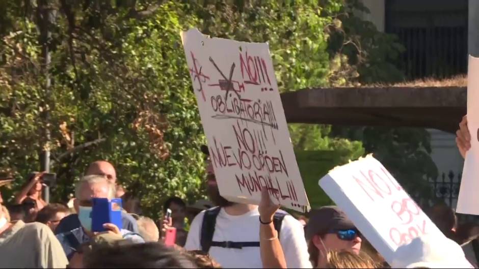 Cientos de personas se concentran en Colón contra el uso obligatorio de mascarilla