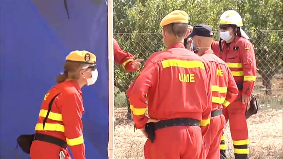 Los servicios de emergencias del incendio de Murcia: "No está controlado, está vivo"