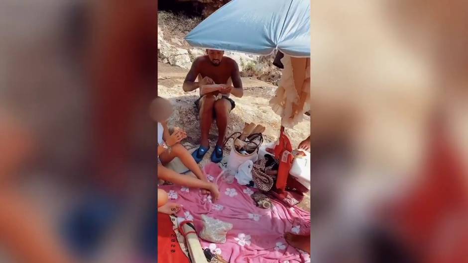 Tamara Gorro disfruta de un día en la playa con su familia