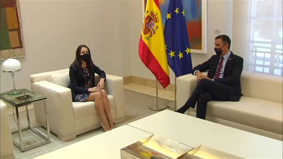 Sánchez se reúne en Moncloa con Arrimadas para sondear su apoyo a los Presupuestos