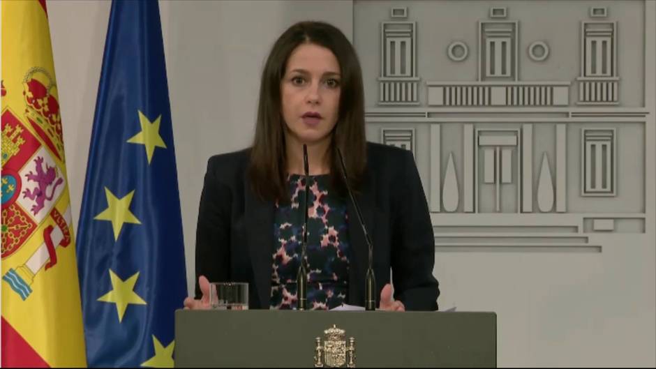 Arrimadas comunica a Sánchez voluntad de negociar PGE moderados