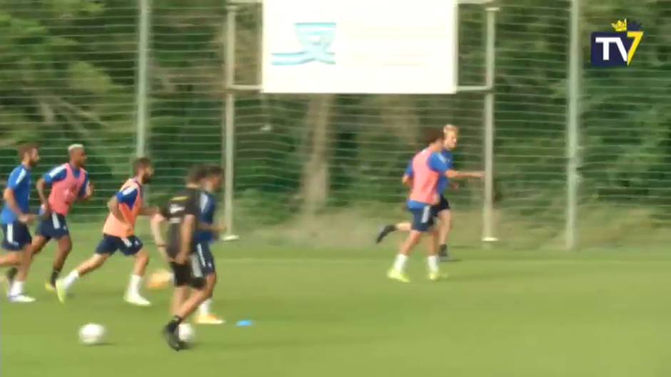 Primer entrenamiento del Cádiz CF con el Huesca en el horizonte