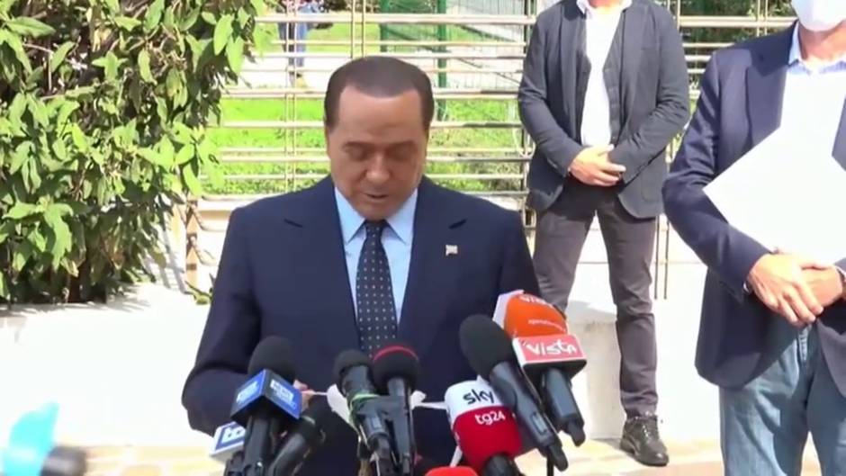 Berlusconi abandona el hospital de Milán donde ingresó por coronavirus