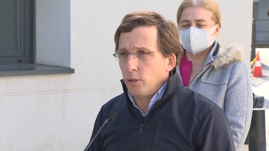 Almeida reitera el "apoyo total y absoluto" del Ayuntamiento de Madrid a Felipe VI