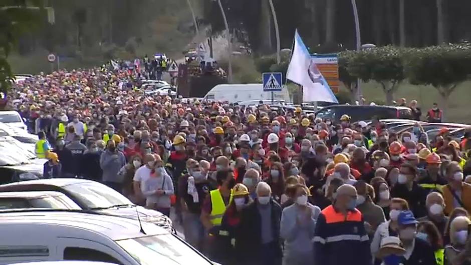 Trabajadores de Alcoa hacen un encierro de 24 horas para evitar el cierre de la planta de aluminio