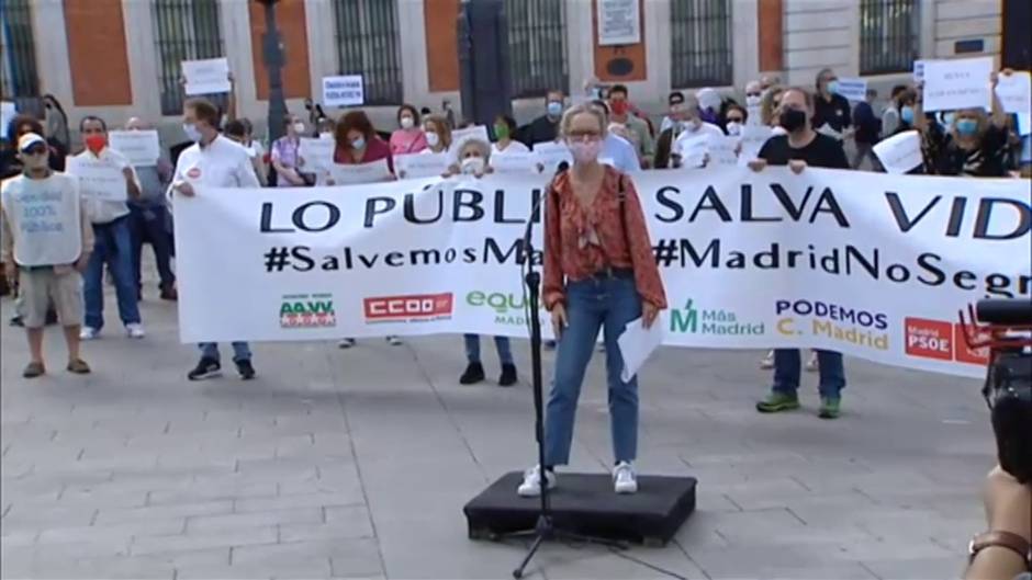 Vecinos se solidarizan con los barrios del sur de Madrid en una protesta ante la Puerta del Sol