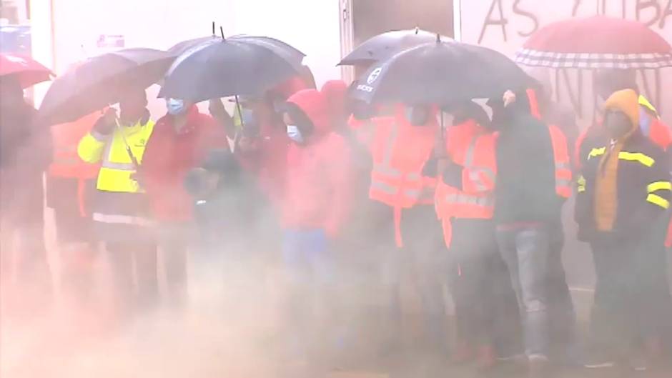 Los trabajadores de la fábrica de Alcoa en San Cibrao inician una huelga indefinida