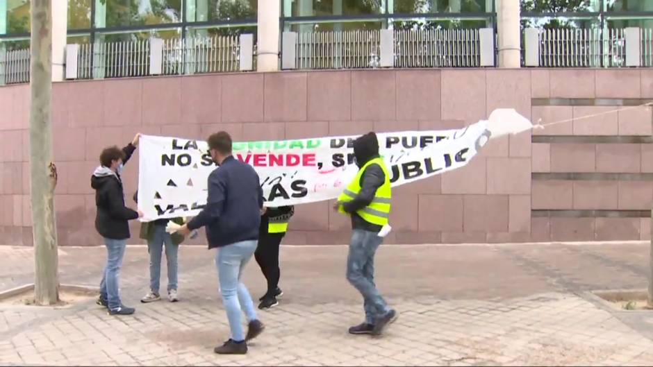 Protestas frente a la Asamblea de Madrid en favor de la Sanidad Pública