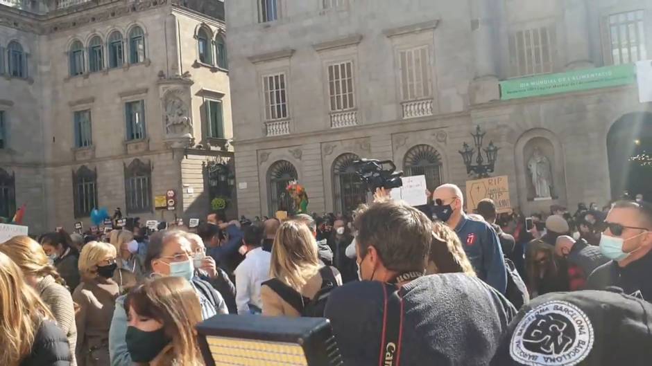 Trabajadores de la hostelería protestan contra el cierre