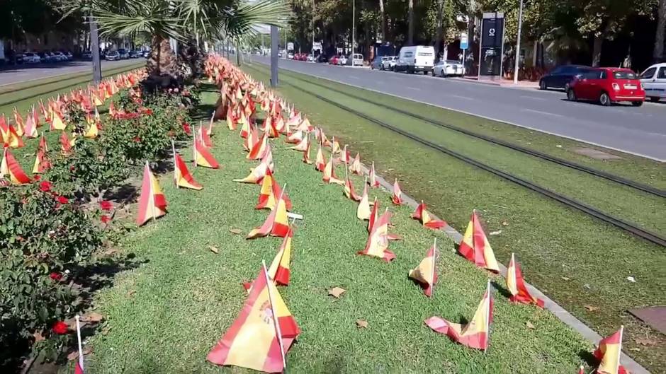 Murcia amanece con banderas de España en homenaje a 56.000 fallecidos por el virus