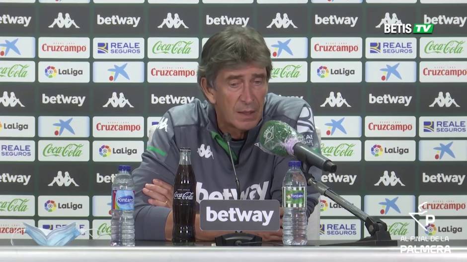 Pellegrini: "El VAR es para errores garrafales, no puede haber dos o tres árbitros pitando el mismo partido"