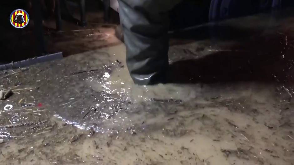 Consorci Bombers Valencia recibe más de 930 avisos por las lluvias