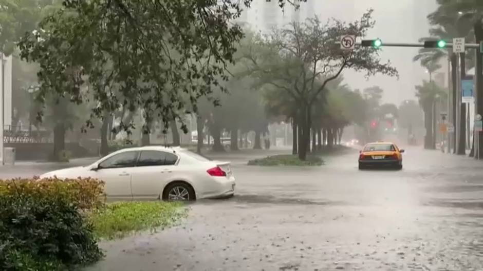 La tormenta tropical Eta inunda las calles de Florida