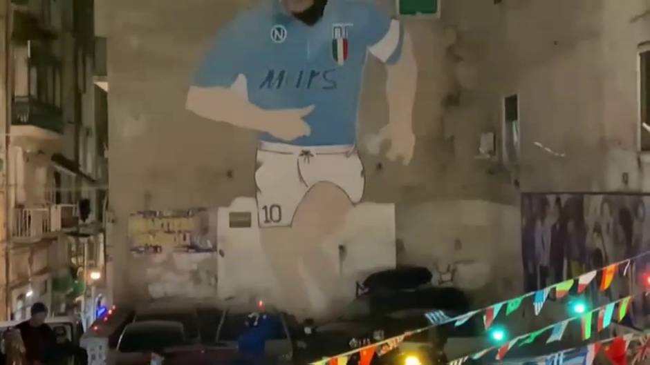 El emotivo adiós de la ciudad de Nápoles a Maradona