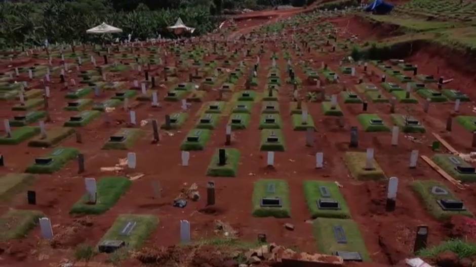 Yakarta amplía los cementerios para fallecidos por coronavirus