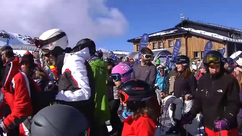 La temporada de esquí en Sierra Nevada sigue congelada