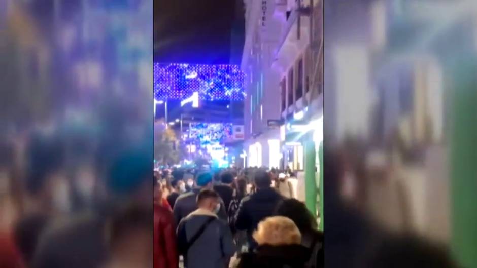 Aglomeraciones de gente en las calles de Madrid y Barcelona