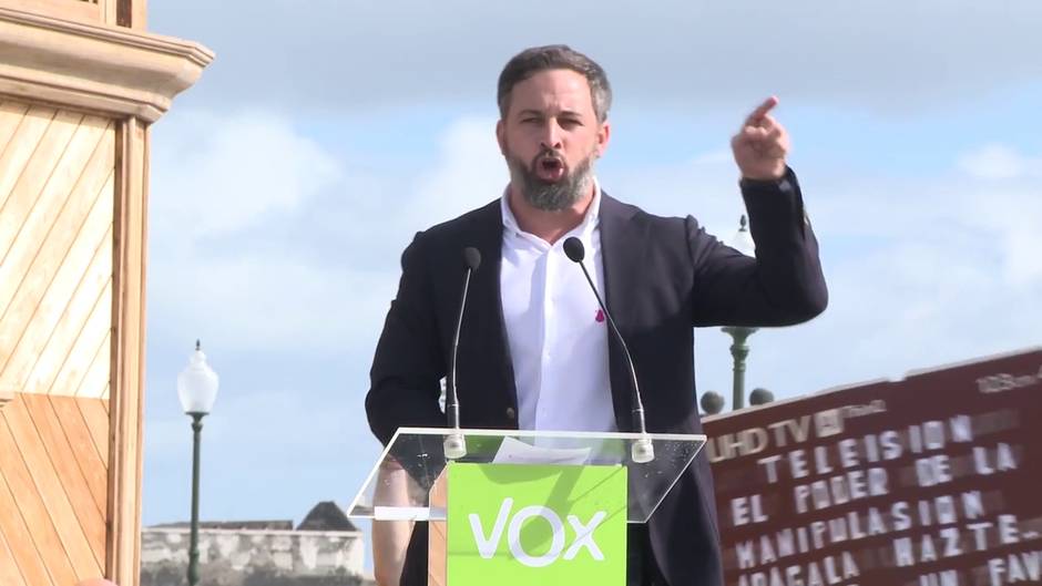 Abascal critica que Gobierno "haga noticias" del chat de militares