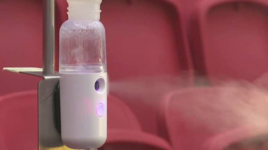 Esparcen gotas similares a la saliva en estadios holandeses para saber cómo se comportan los aerosoles de los hinchas