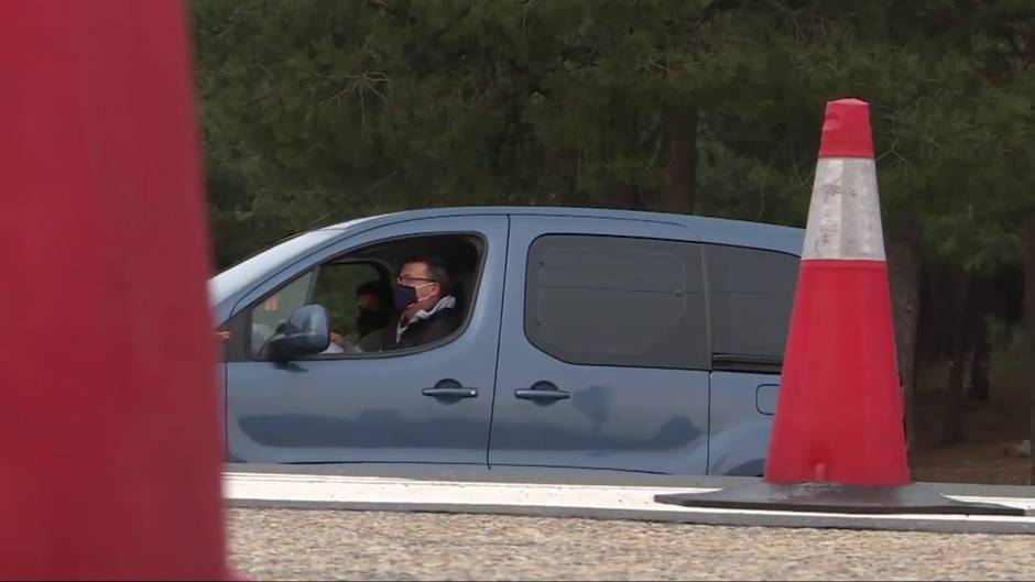 Acceso cortado, con controles policiales, en el Puerto de Navacerrada