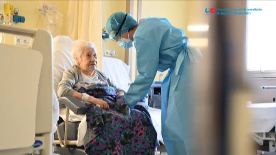 Elena de 104 años sale del hospital tras superar el coronavirus