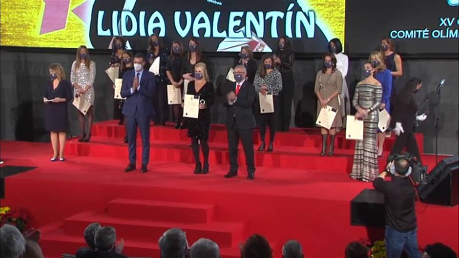 Pedro Sánchez acude a la Gala del COE que ha homenajeado a todas las mujeres medallistas