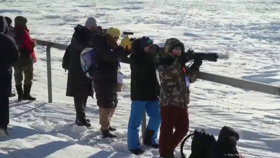 China celebra una increíble carrera de caballos sobre la nieve a 30 grados bajo cero