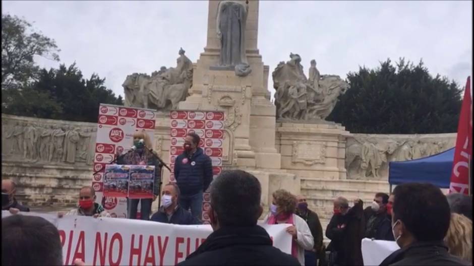 Concentración a favor de la industria en la Bahía de Cádiz