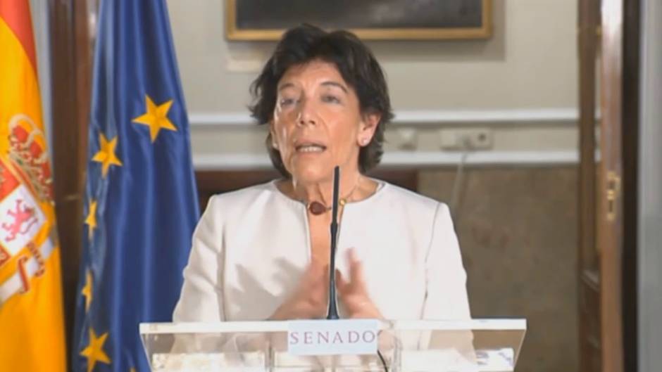 Celaá avisa a las CCAA del PP: "Las leyes han de cumplirse"