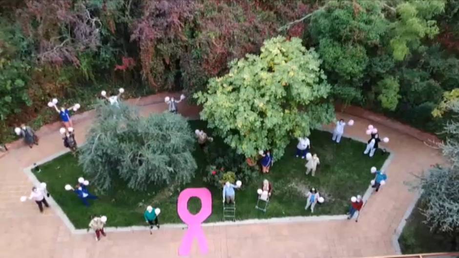 Los primeros residentes que se van a poner la vacuna en Madrid esperan con impaciencia recibir su dosis